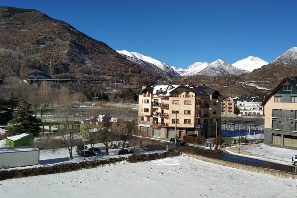 Bassiero Apartament Esterri d'Àneu Buitenkant foto