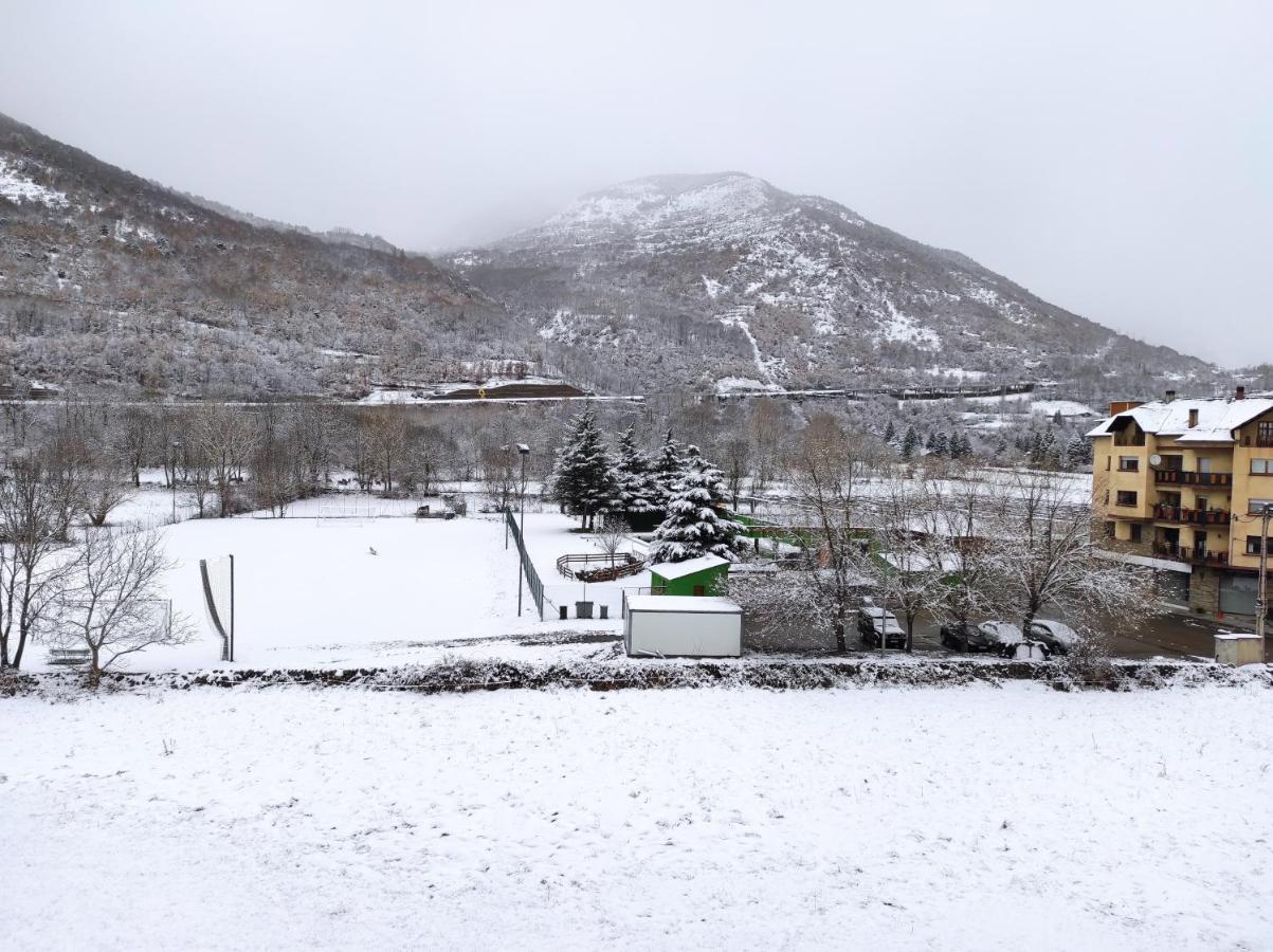 Bassiero Apartament Esterri d'Àneu Buitenkant foto
